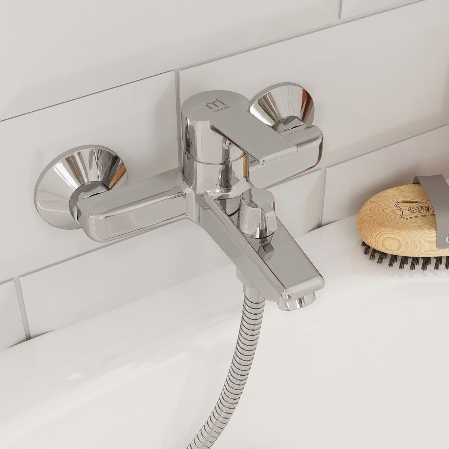 Смеситель для ванны Milardo Страйп/Stripe короткий излив, хром, однорычажный STRSB02M02