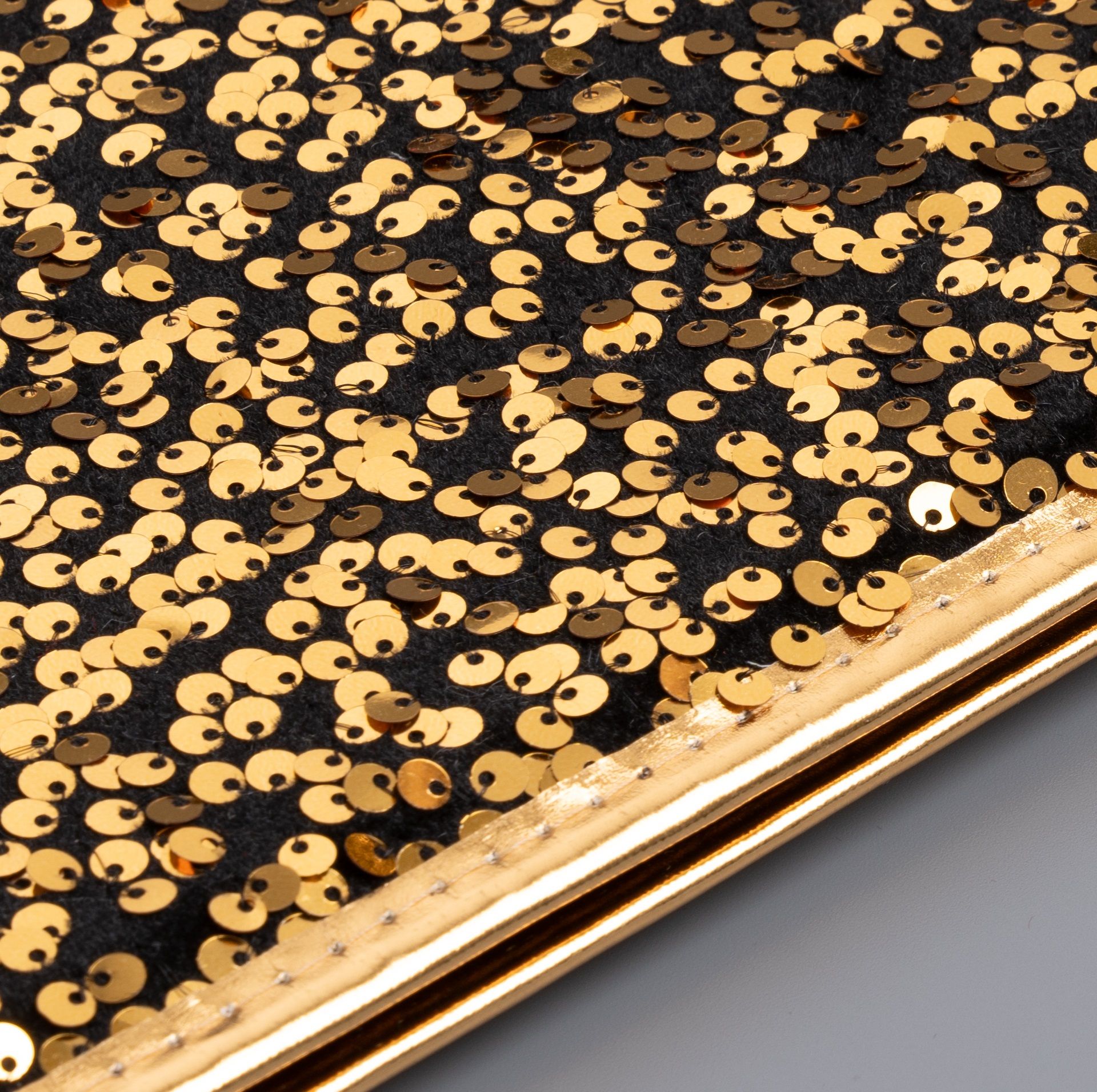 Юбка для основания елки Моя Елочка d68 см h25 см черный с пайетками золото 2025-0578