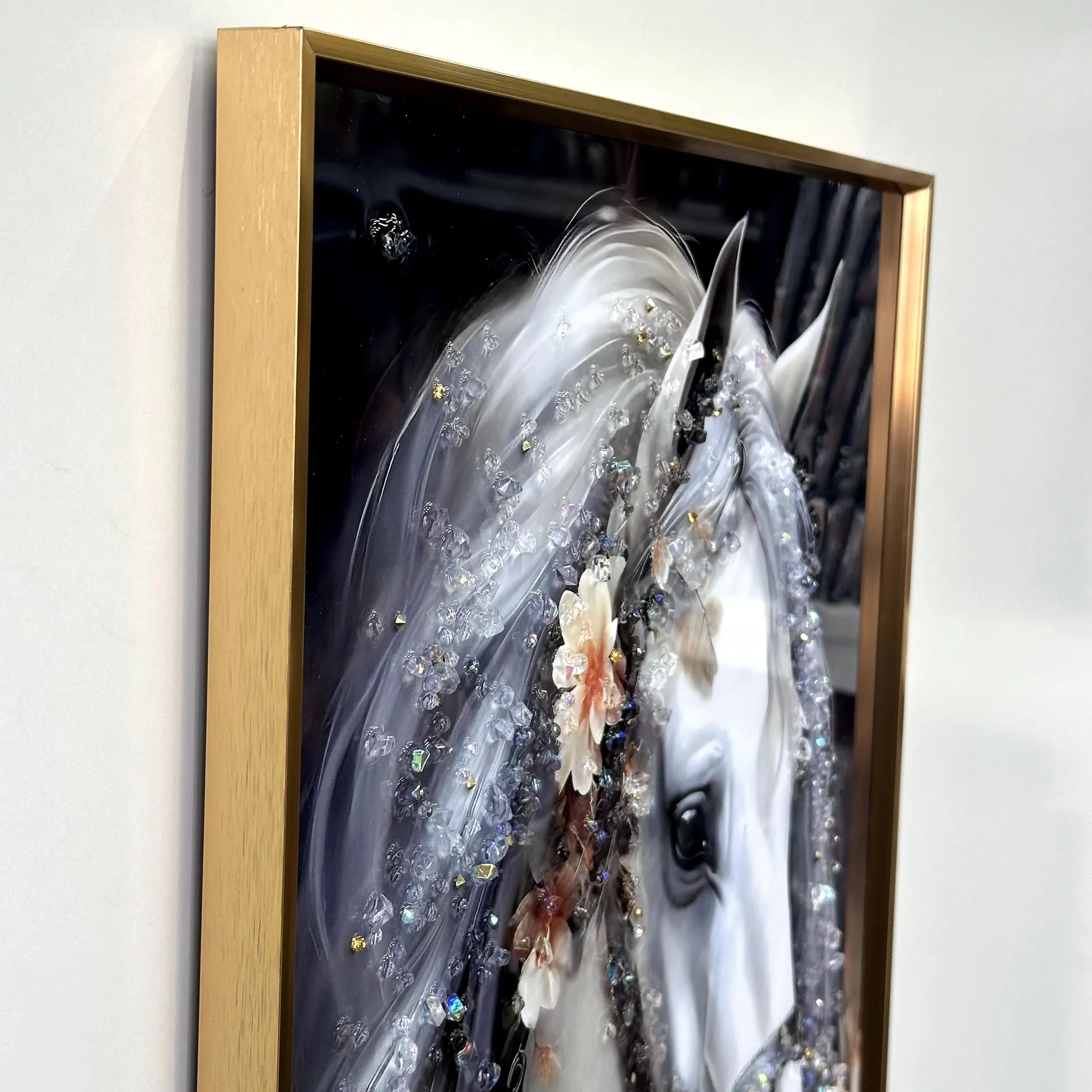 Картина интерьерная со смолой Белая лошадь 1 30х40 см 2025-0236