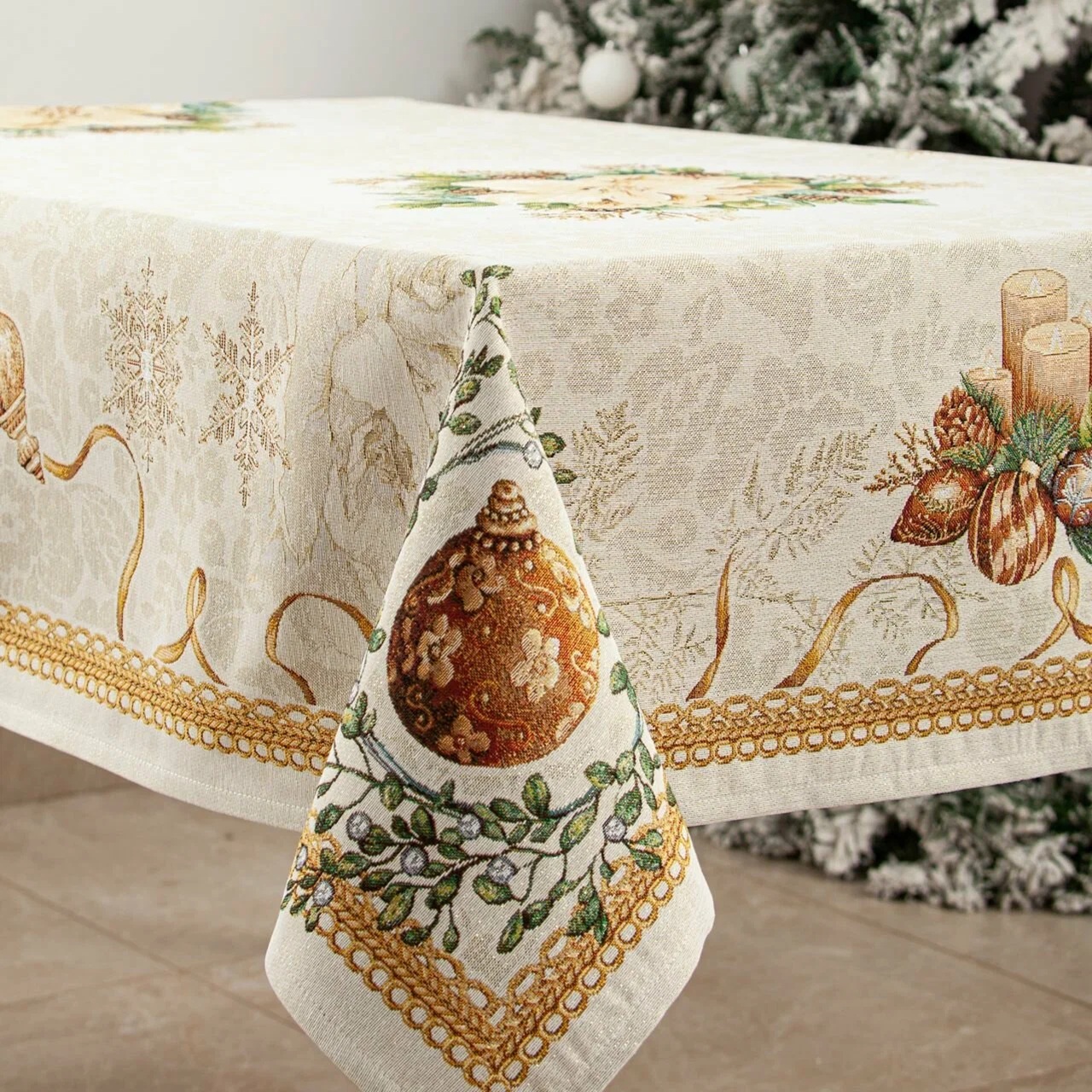 Скатерть декоративная гобелен Золотые шары и свеча 140х180 см 2312529