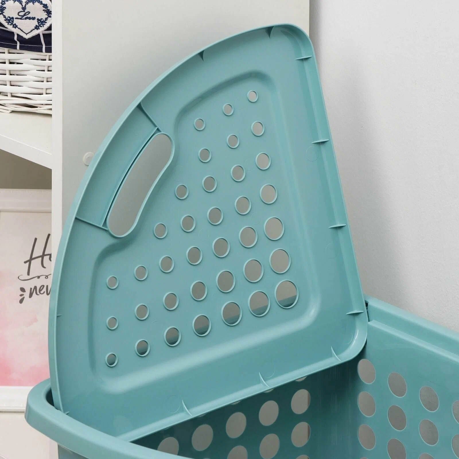 Корзина для белья Молетта угловая с крышкой 45 л бирюзовая С705БИР