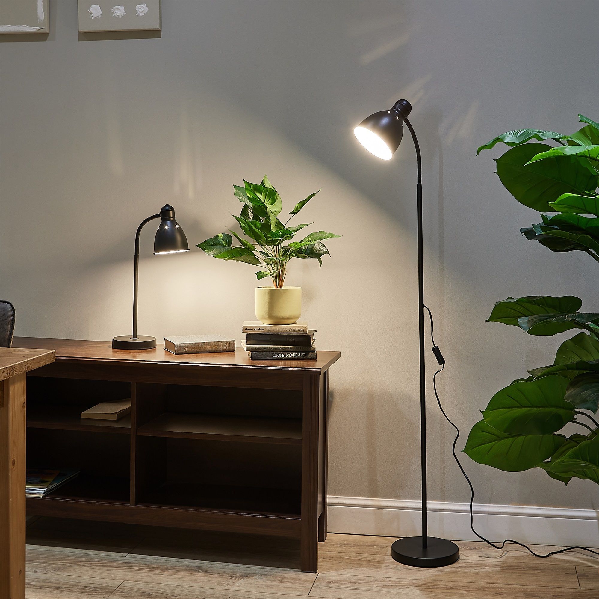 Торшер UML-T701 E27 black