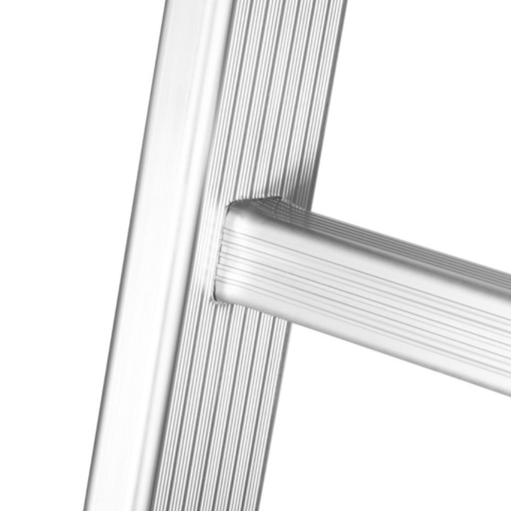 Лестница трехсекционная 8 ступеней универсальная алюминиевая 63-3-008