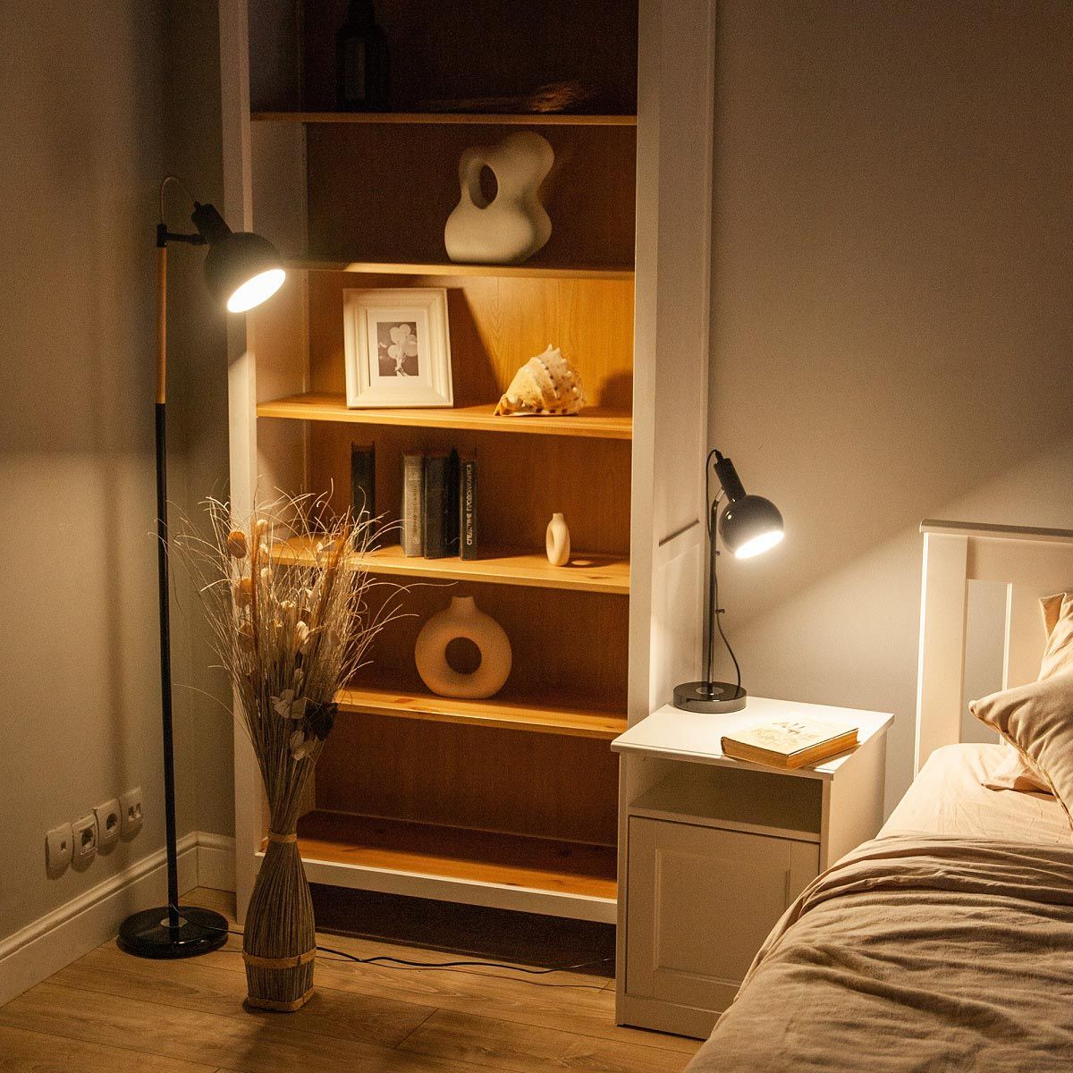 Торшер UML-T702 E14 black