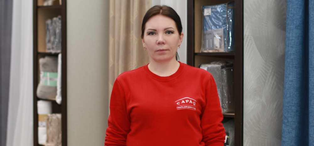 Эксперт по шторам, карнизам и обоям — Камалдинова Ирина, заведующий отделом гипермаркета “Сарай”