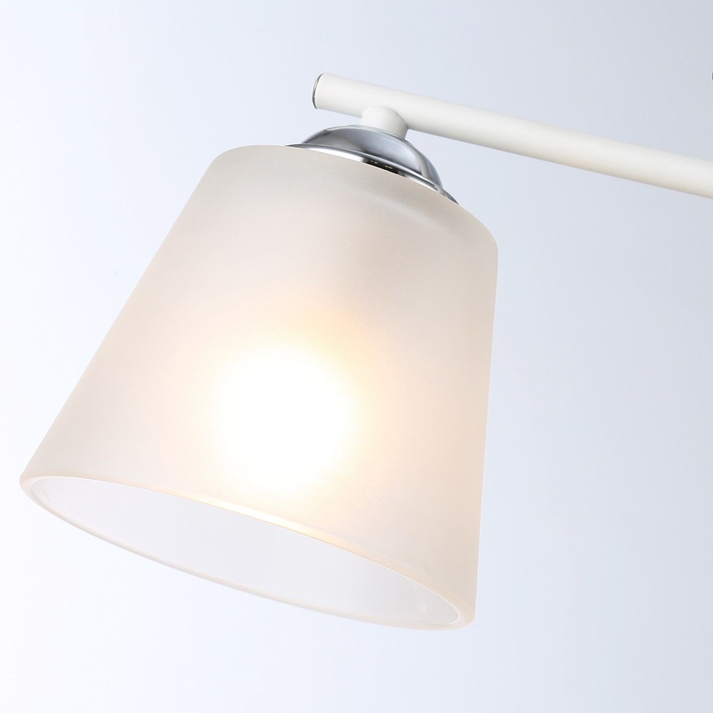 Люстра потолочная TR303201/2 WH/CH/FR 2х60Вт Е27 47х37х26 см белый/хром/белый матовый