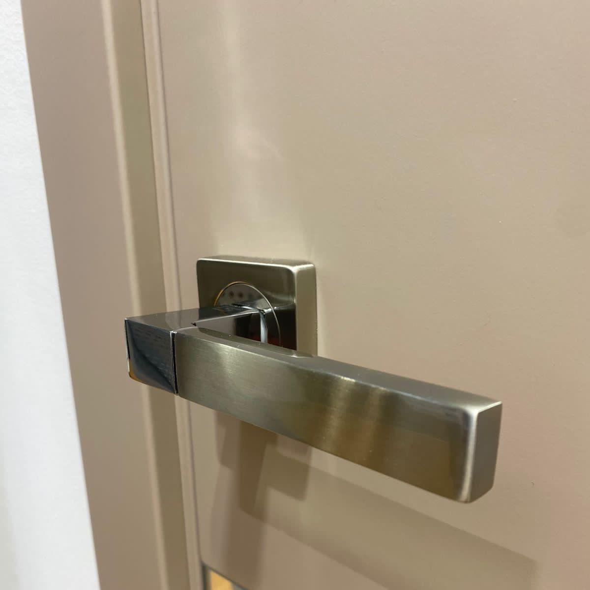 Ручка дверная LS Перуджа хром квадратная розетка