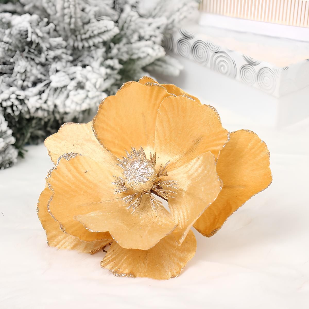 Украшение новогоднее Пуансеттия Нежное прикосновение 17 см золото 107-5861