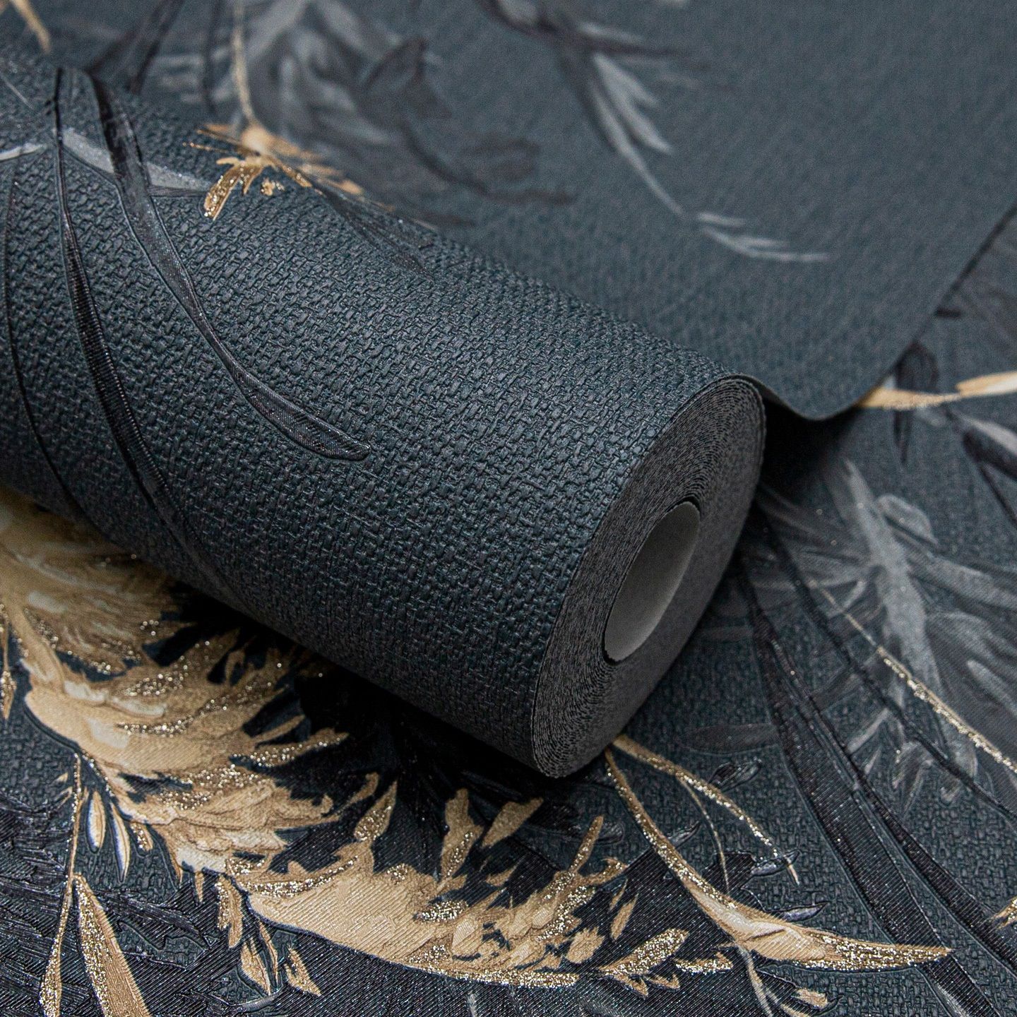 Обои WallSecret Midnight 9089-26 зеленые листья 1,06х10,05 м