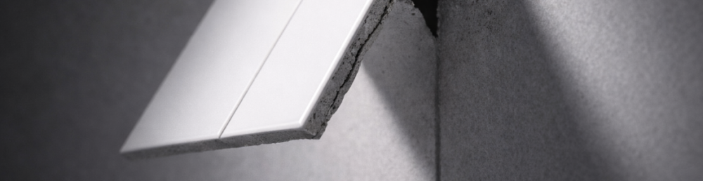 Плитка отходит от стены из‑за основания: диагностика причин отслоения