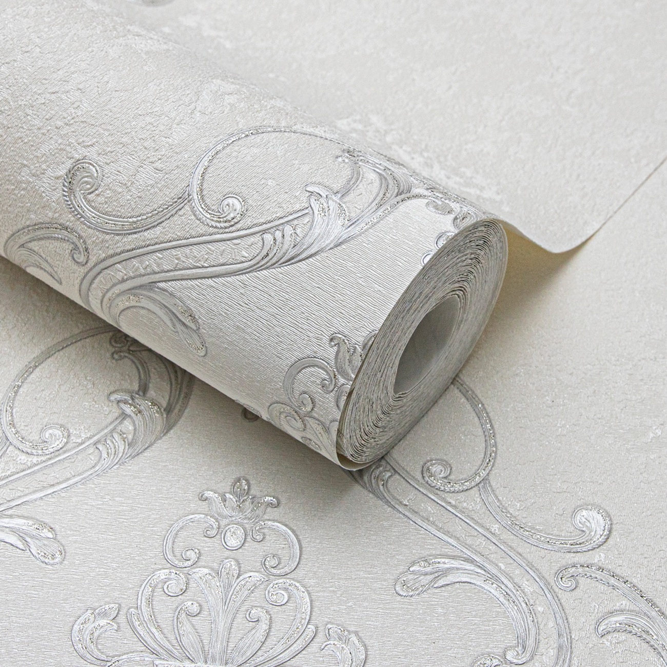 Обои NewAGe Giulietta NA9028-21 белые вензель 1,06х10,05 м