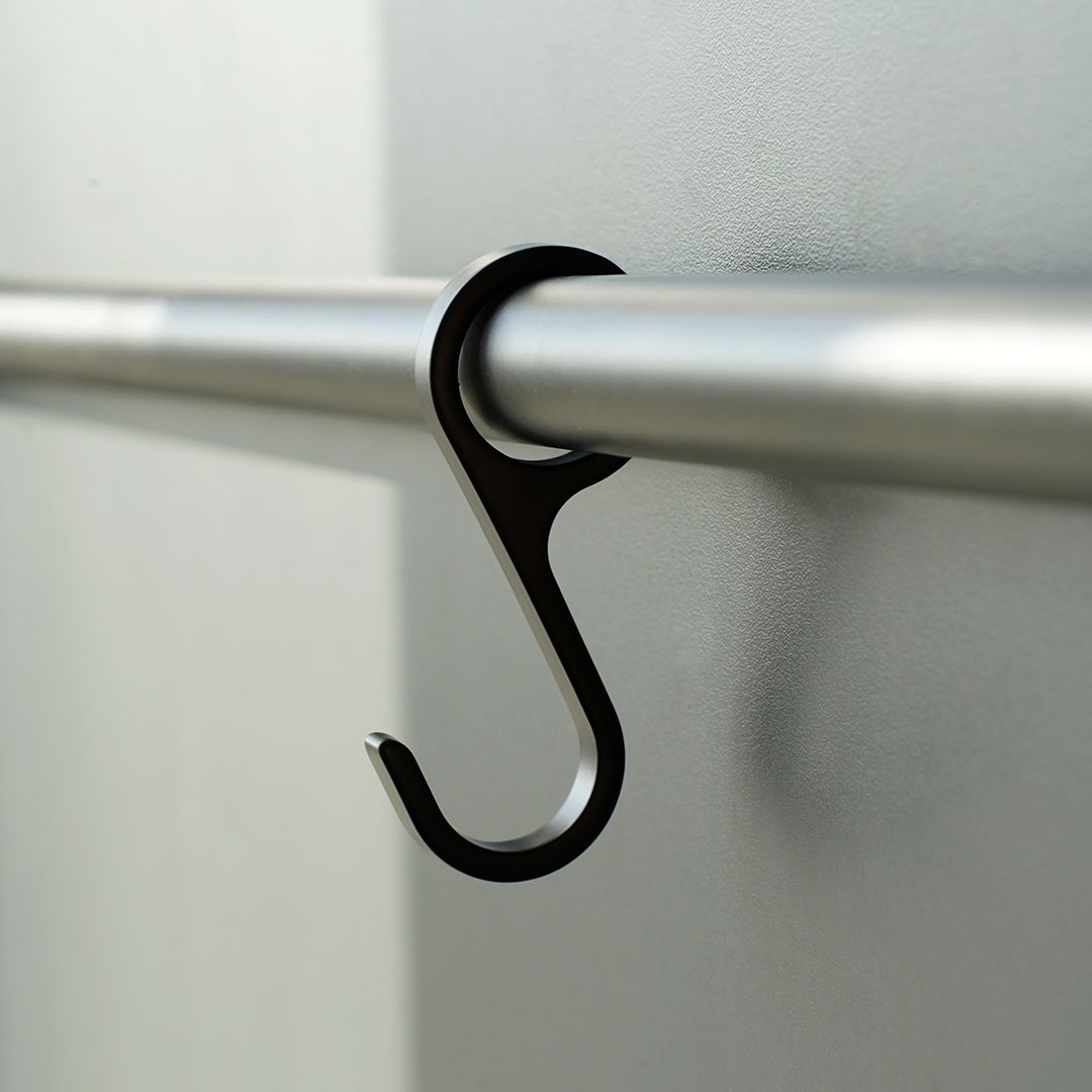 Крючок на рейлинг несъемный черный матовый