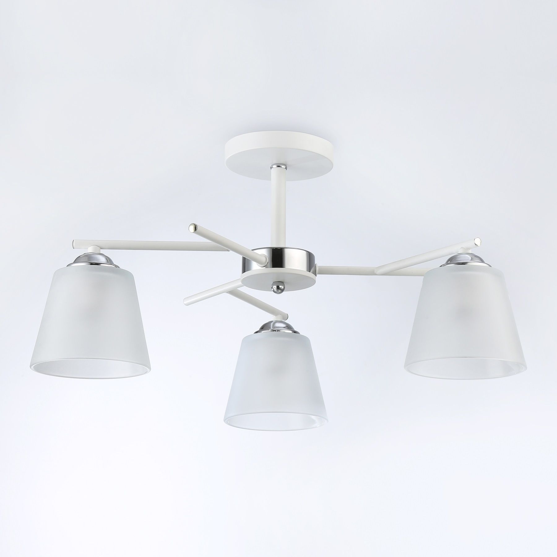 Люстра потолочная TR303202/3 WH/CH/FR 3х60Вт Е27 55х55х26 см белый/хром/белый матовый