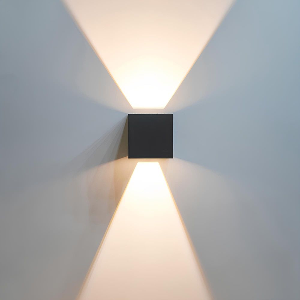 Светильник светодиодный уличный настенный IEK LED 5111 6Вт 4000К IP65 черный LT-DBU0-5111-006-40-K02