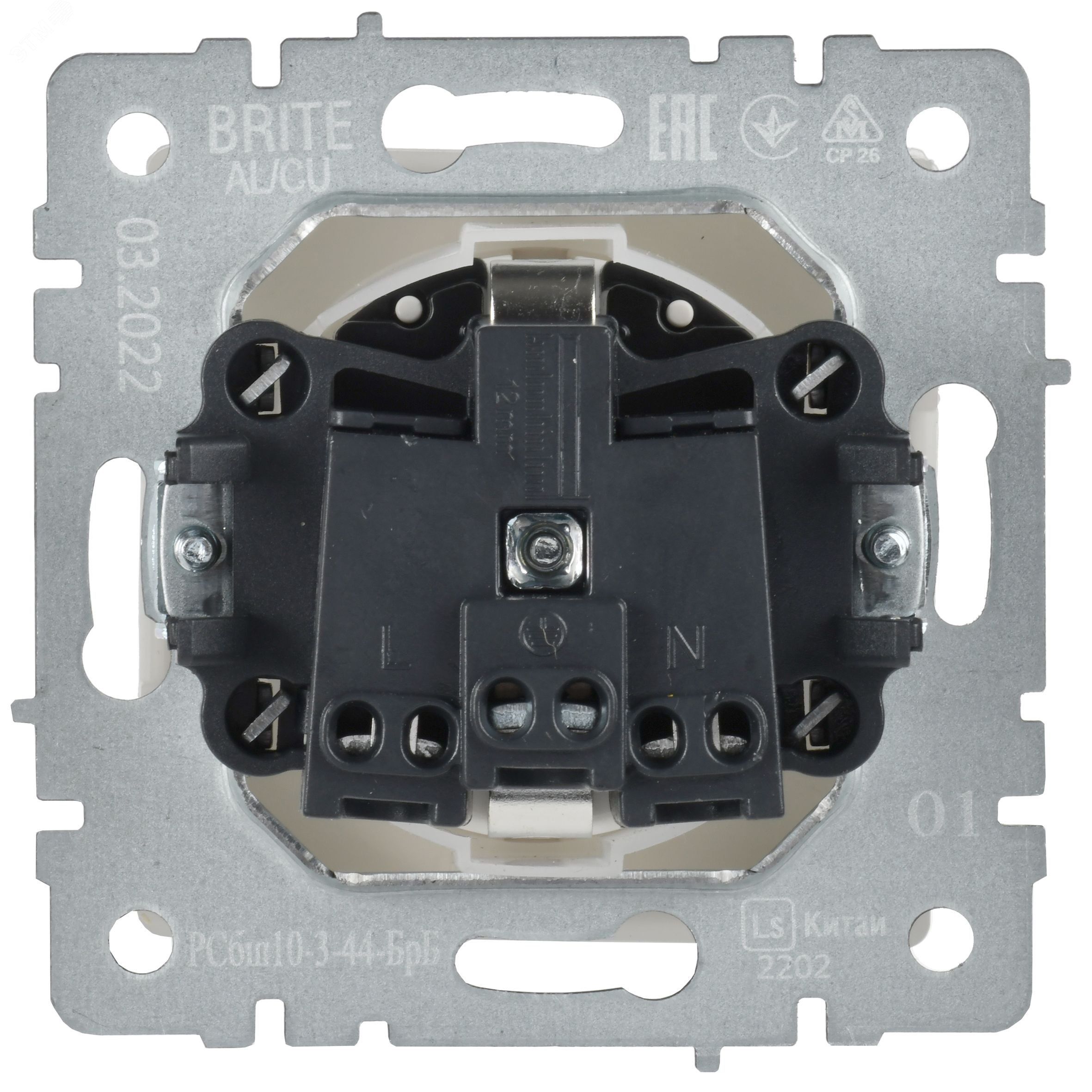 Розетка 1-местная Brite РСбш10-3-44-БрБ 16А IP44 с заземлением с защитными шторками с крышкой IEK BR-R16-16-44-K01 белый