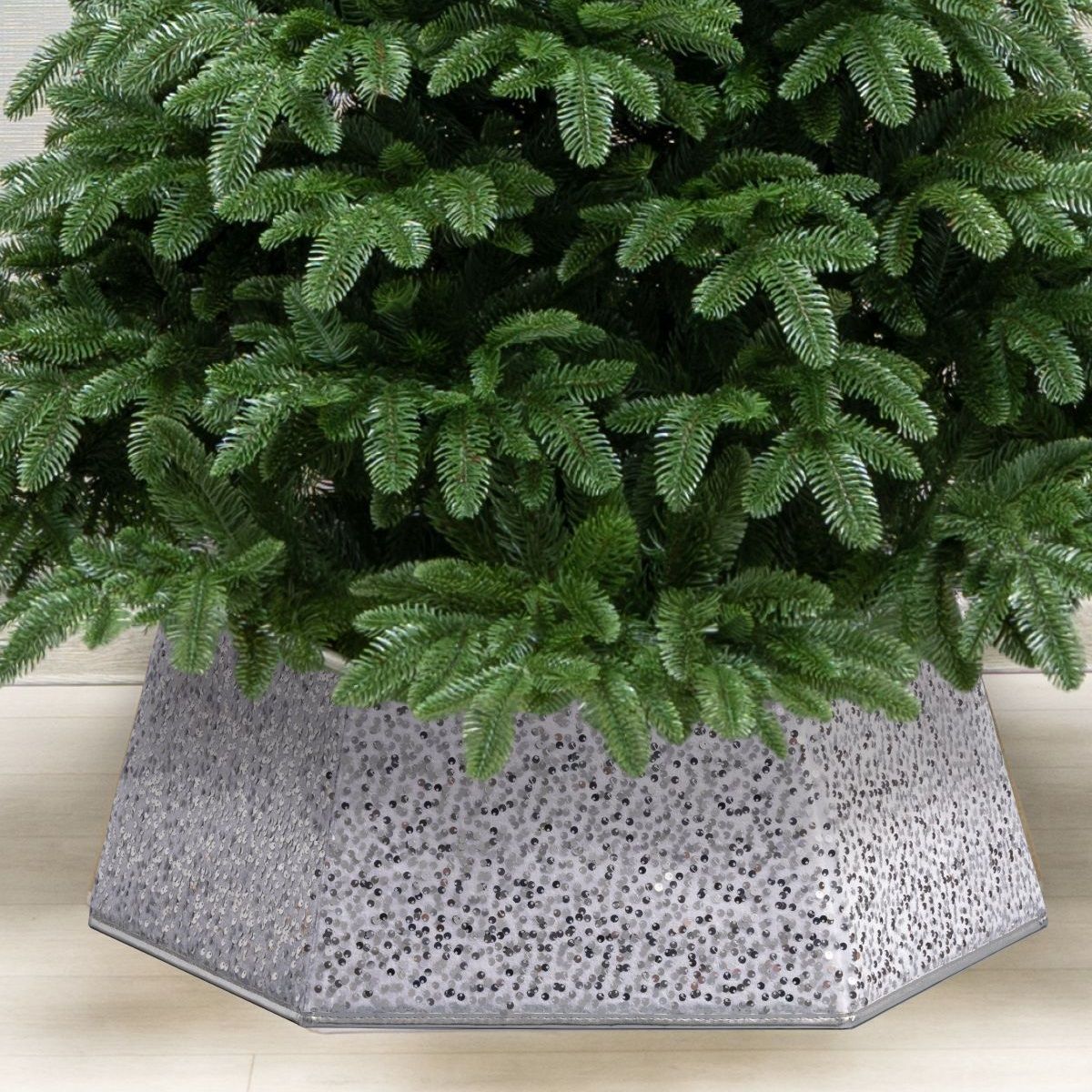 Юбка для основания елки Моя Елочка d68 см h25 см белый с пайетками серебро 2025-0578