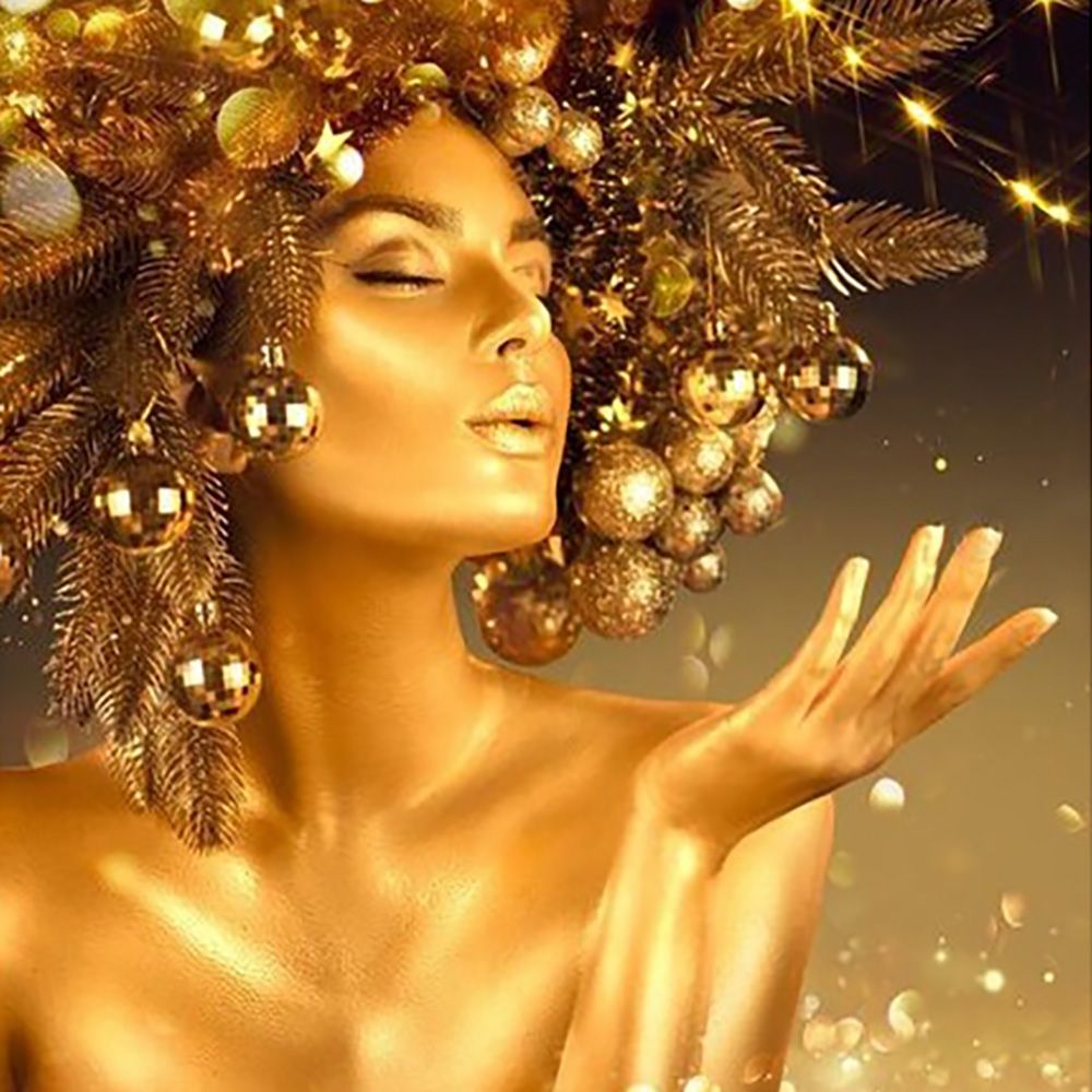 Картина интерьерная со смолой Девушка-золото 40х50 см 2025-0216-1