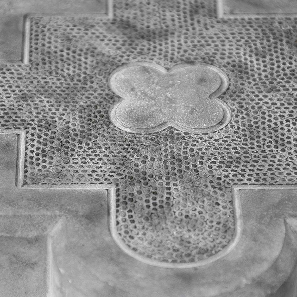 Брусчатка тротуарная Гжель/Клевер 45х210х210 мм серая