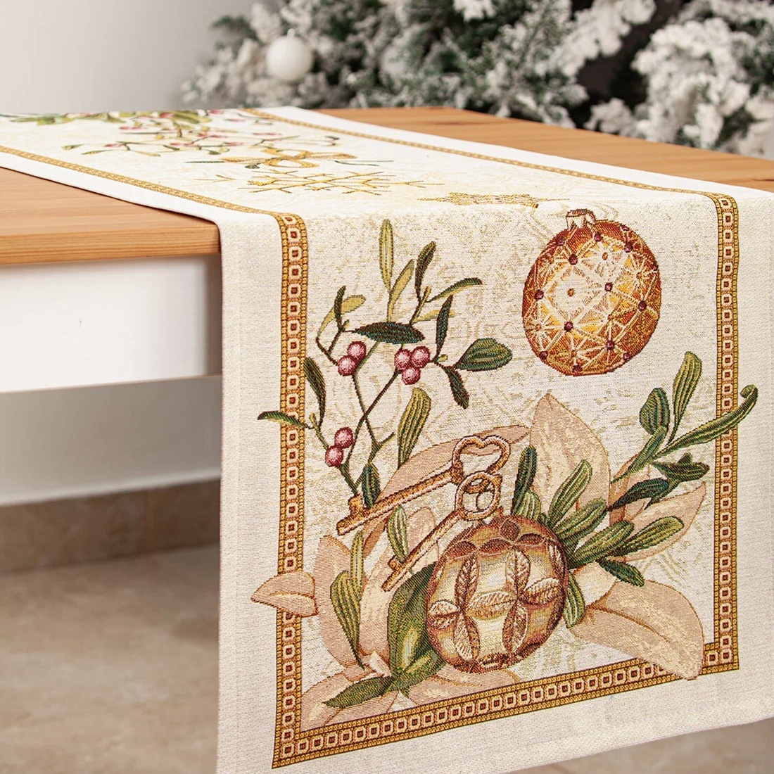 Салфетка сервировочная Золотые шары и ягоды 40х100 см 2101366