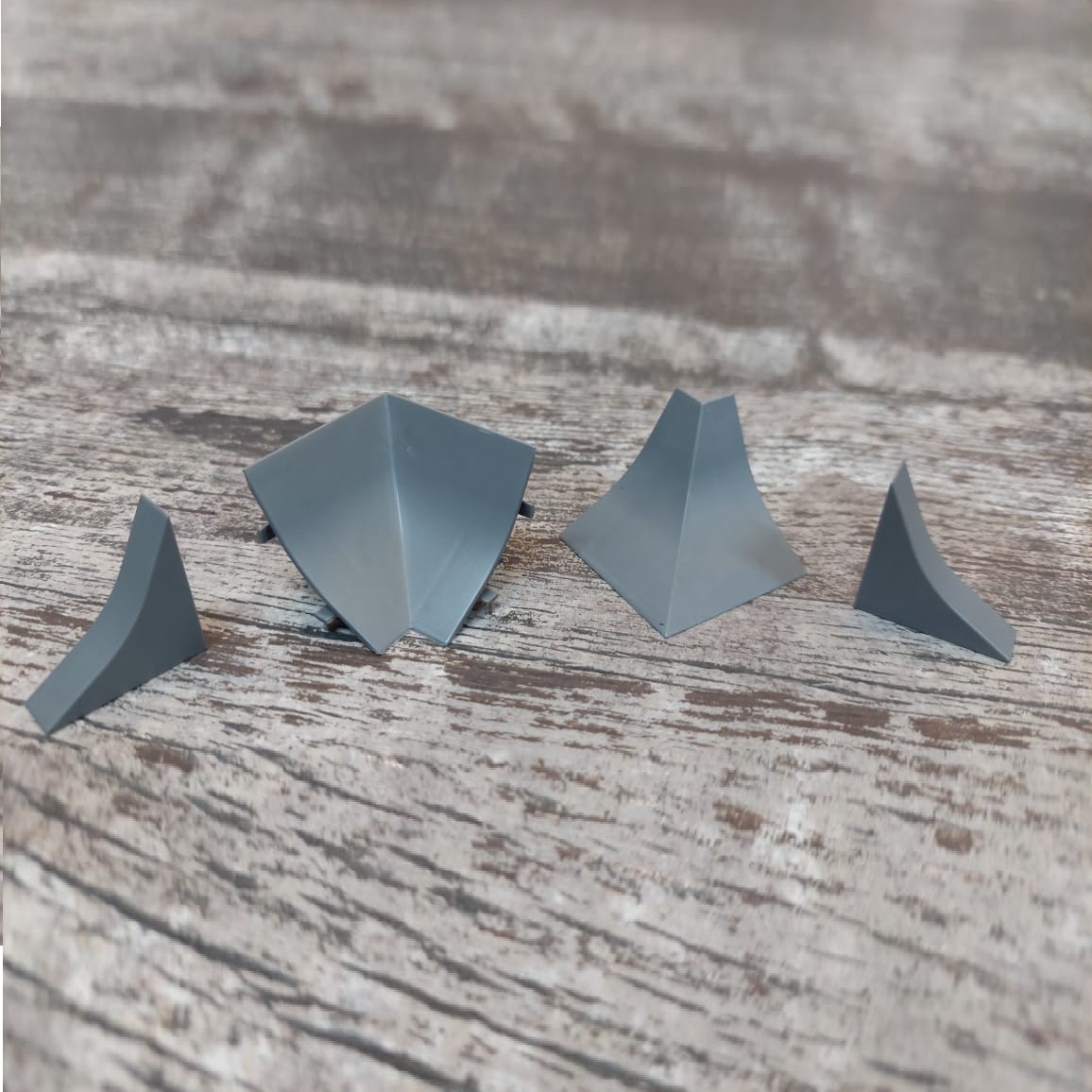 Комплект фурнитуры (1 угол внутр, 1 угол наруж, 2 заглушки) арт 284