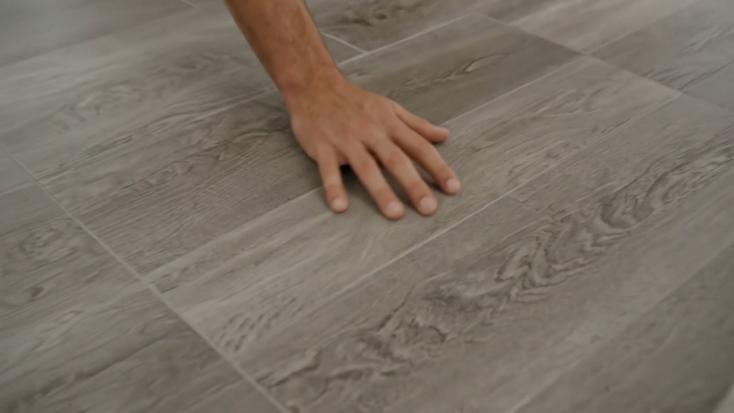 Керамогранит Kerama Marazzi Боско SG410320 серый под дерево в прихожей: видеообзор готового решения Saray